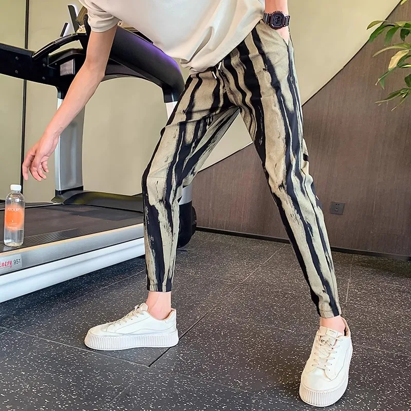 A Coleção Primavera / Verão Slim Fit Pantalon Homme Luxe Marca Casual Coreano Calças Listradas Homens Streetwear Fino Elástico Masculino Calças Plus Size